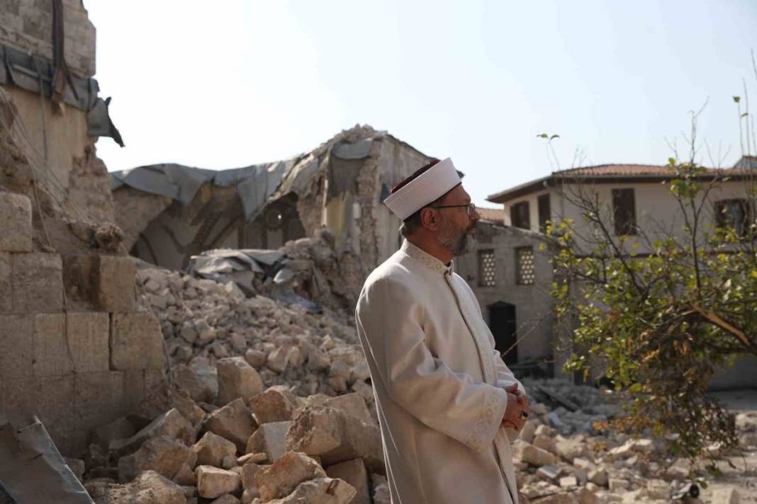 Önünden geçerken gözyaşlarını tutamıyorlar! Hatay'da sağlam kültürel yapı neredeyse kalmadı 24